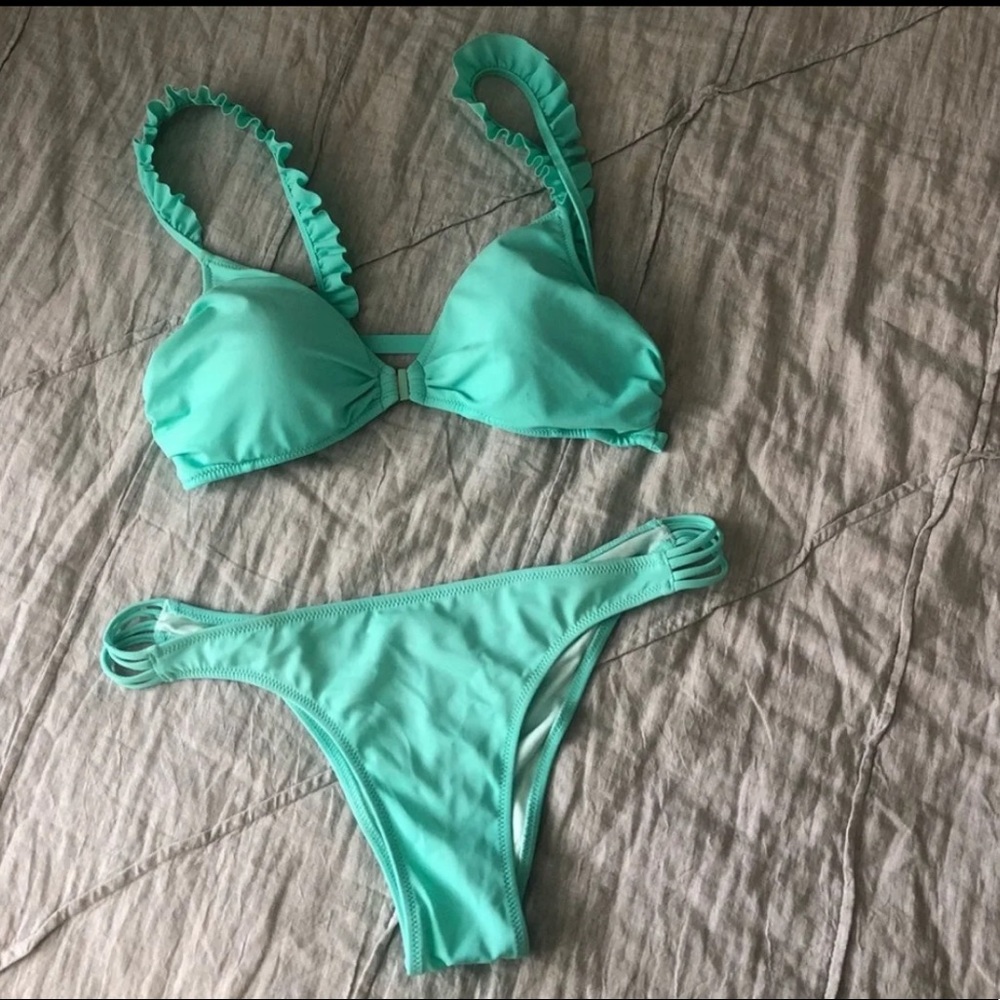 Victoria’s Secret bikini